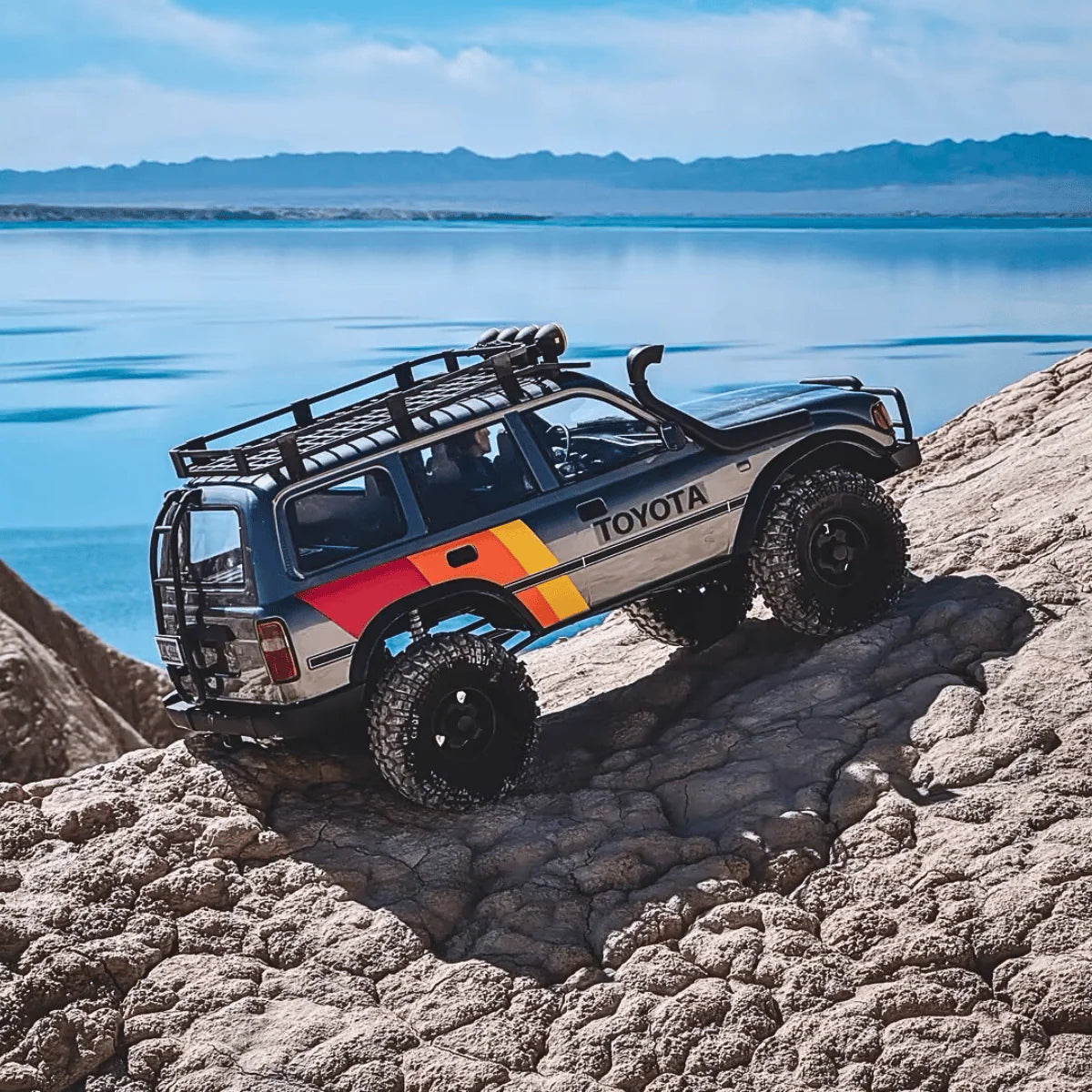 FMS 1/10 Scale FCX10 LC80 Toyota Land Cruiser 80 RS - RTR